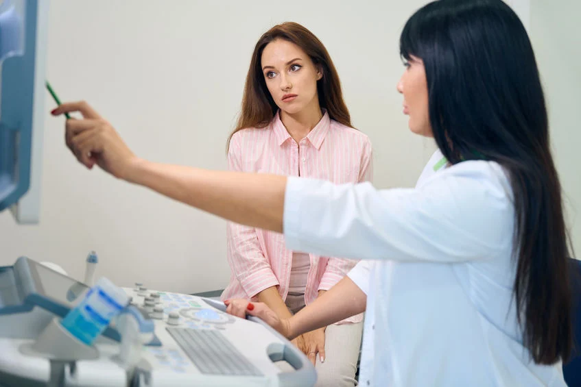 how-fertility-specialists-manage-ivf-in-women-with-endometriosis